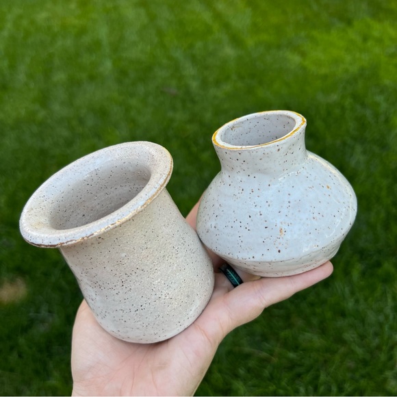 Studio Pottery Speckled Bud Vases Set of Two White Brown Gold Artist Signed - Picture 9 of 9